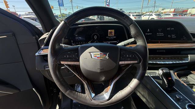 Used 2024 Cadillac Escalade Premium Luxury AWD/4WD image 17