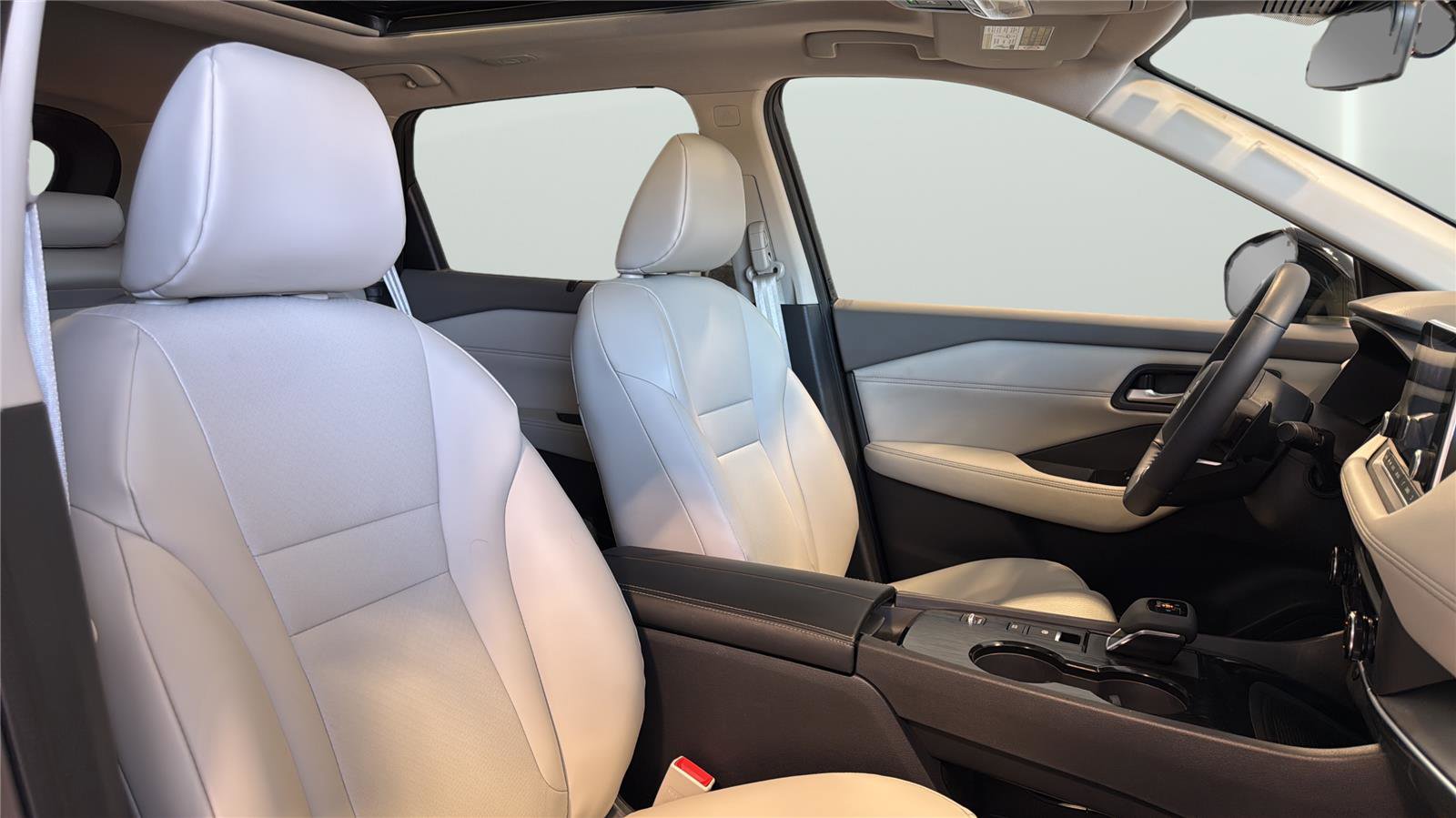 Used 2024 Nissan Rogue SV w/ SV Premium Package FWD image 15