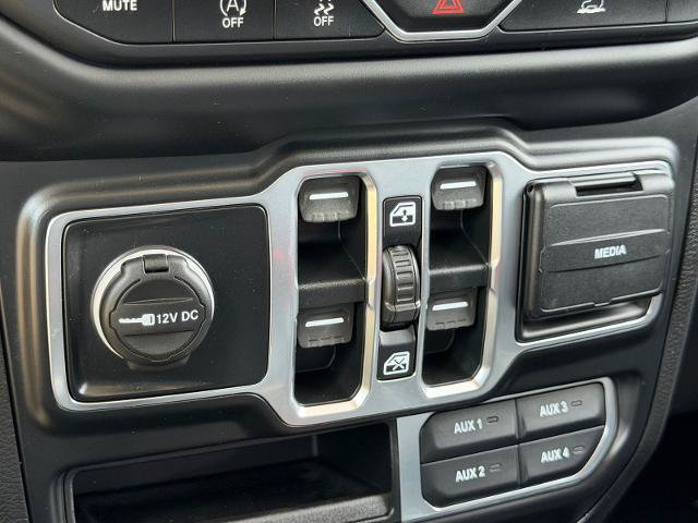 Used 2020 Jeep Gladiator Overland AWD/4WD image 39