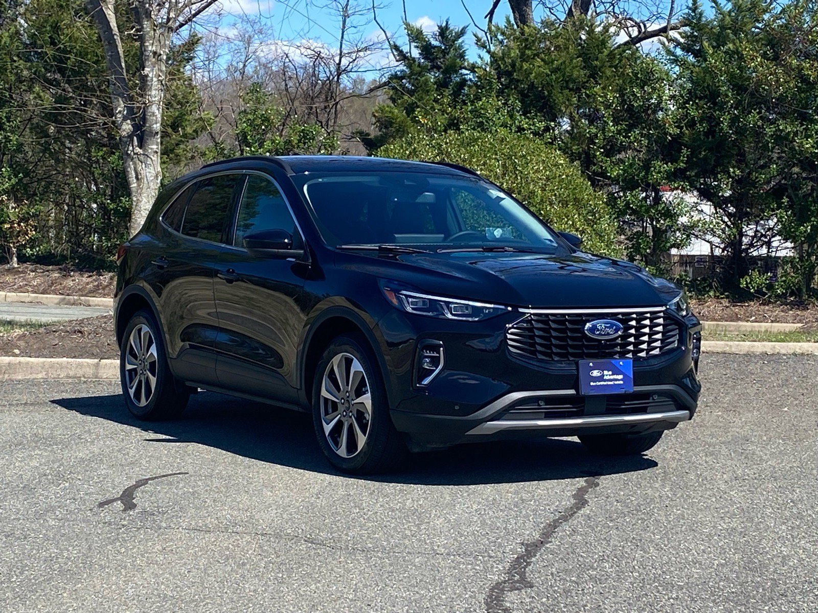 Certified 2023 Ford Escape Platinum w/ Premium Technology Package AWD/4WD image 2
