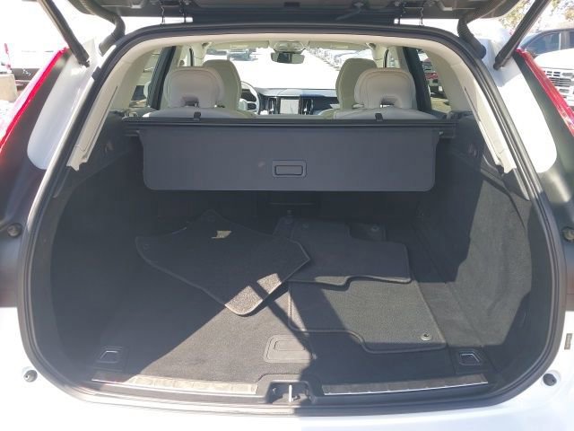 Used 2023 Volvo XC60 B5 Plus AWD/4WD image 25