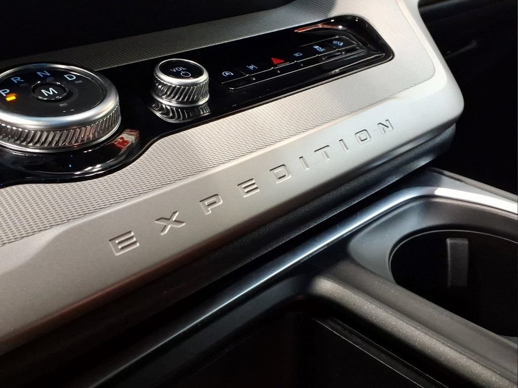Certified 2025 Ford Expedition Active AWD/4WD image 11