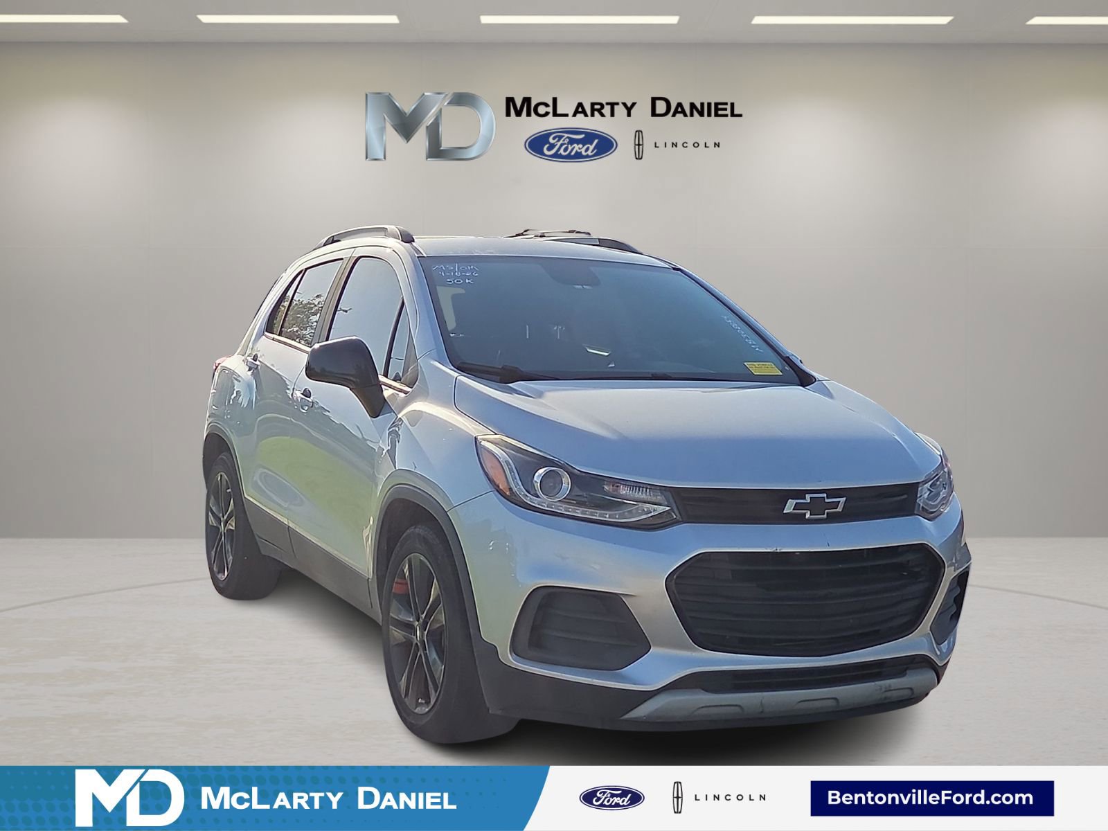 Used 2021 Chevrolet Trax LT w/ Redline Edition FWD image 1