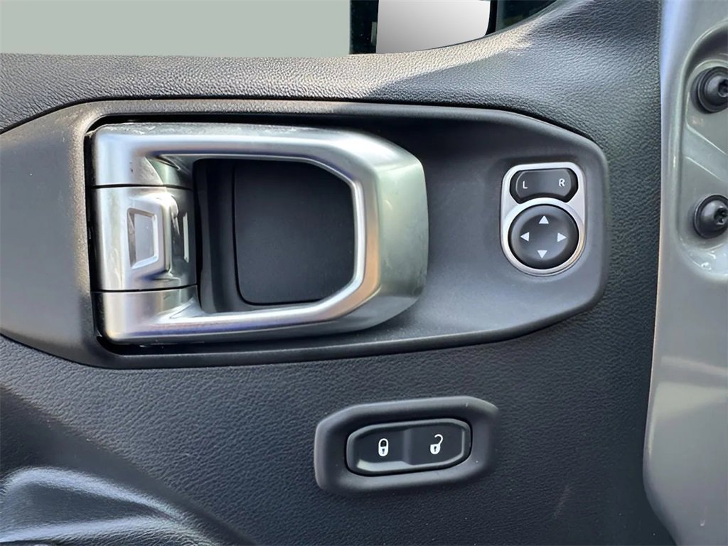 Used 2018 Jeep Wrangler Unlimited Rubicon image 24