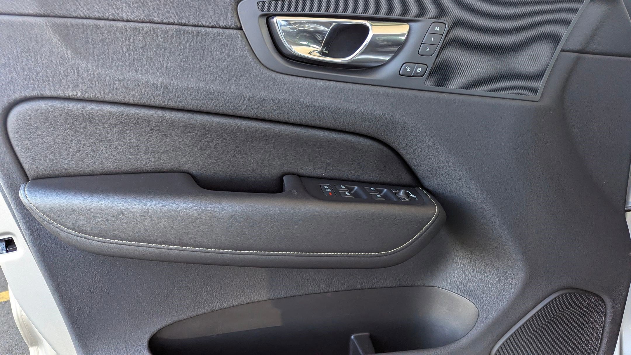 Used 2018 Volvo XC60 T6 R-Design w/ Convenience Package image 13