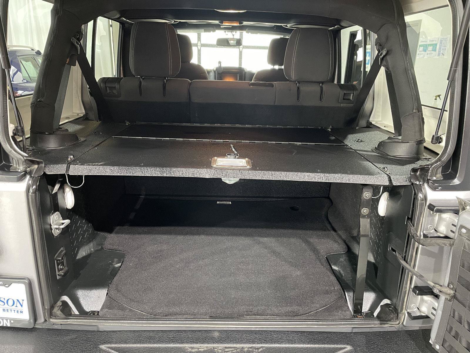 Used 2018 Jeep Wrangler Unlimited Sahara AWD/4WD image 42