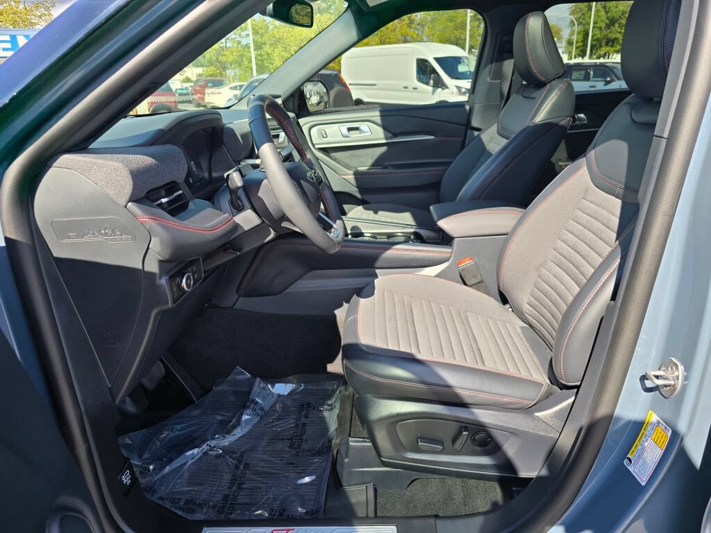 Certified 2025 Ford Explorer ST-Line w/ Premium Package AWD/4WD image 16