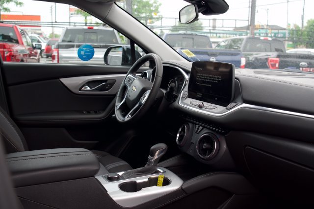 Used 2025 Chevrolet Blazer LT FWD image 29
