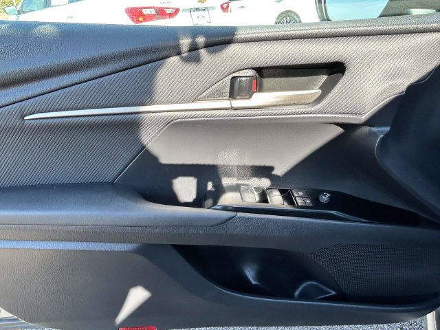 Used 2025 Toyota Camry SE FWD image 19