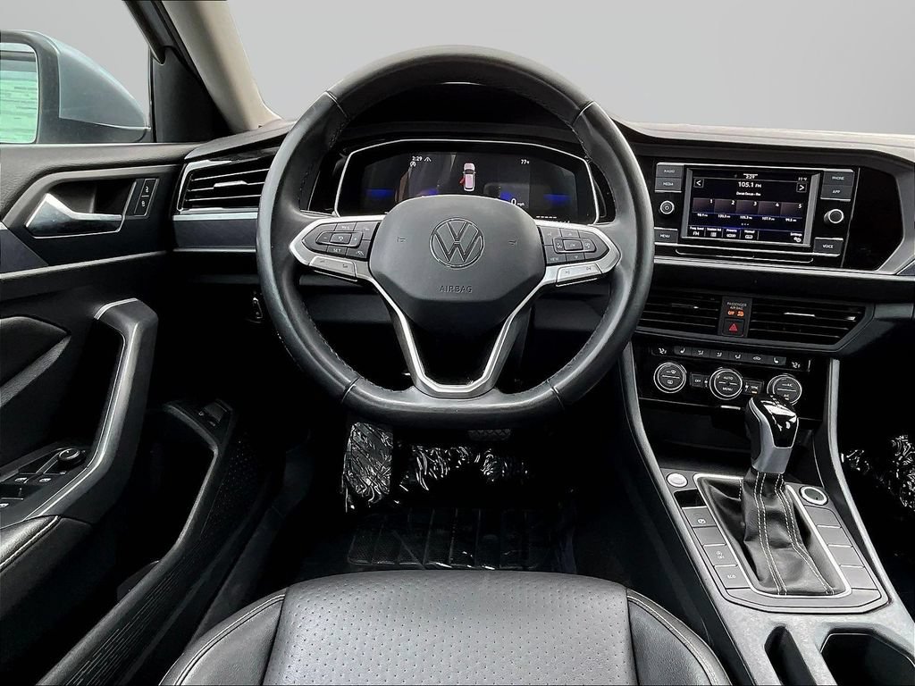 Used 2024 Volkswagen Jetta SE FWD image 8