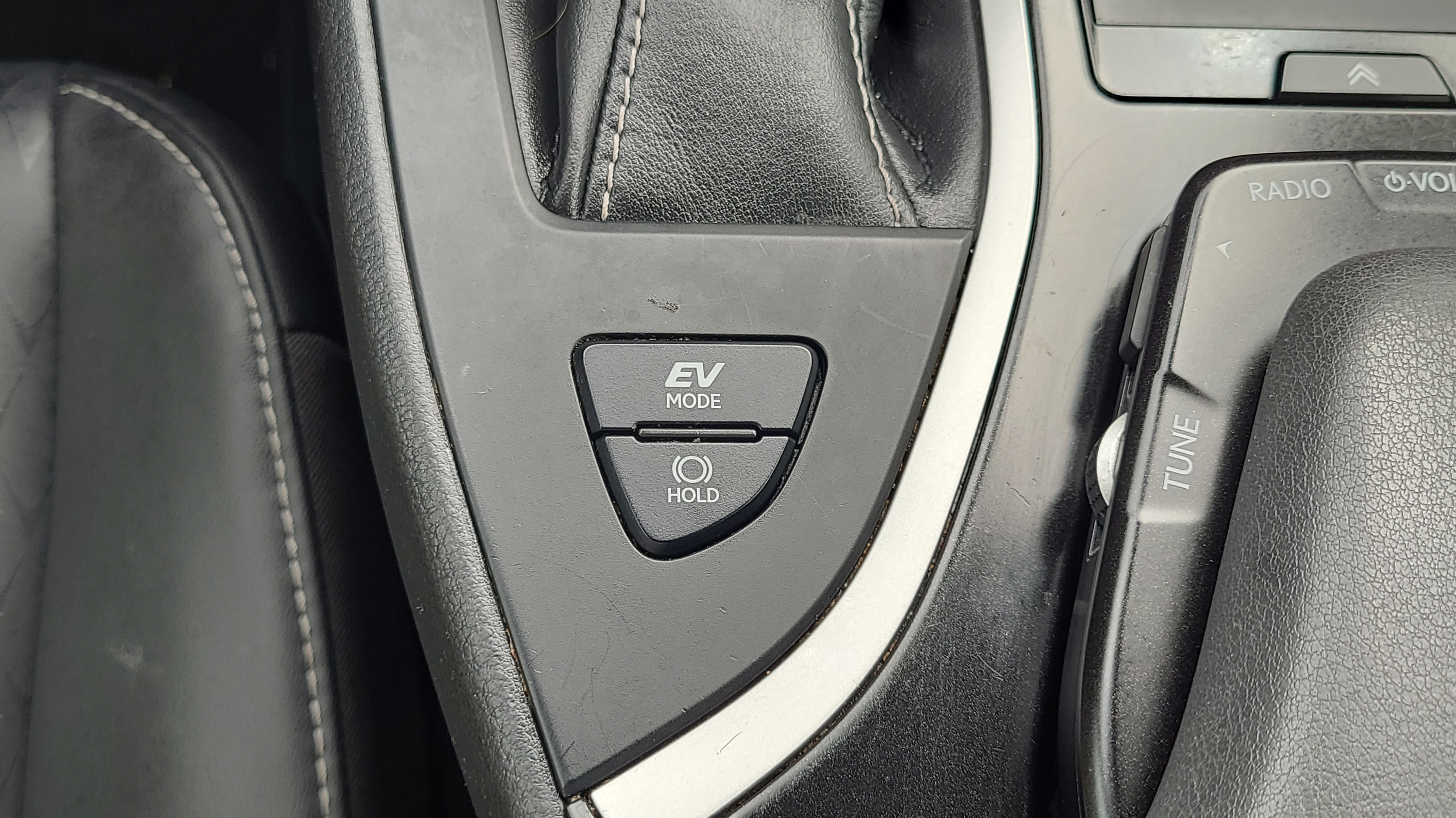 Used 2019 Lexus UX 250h w/ Accessory Package 2 AWD/4WD image 24