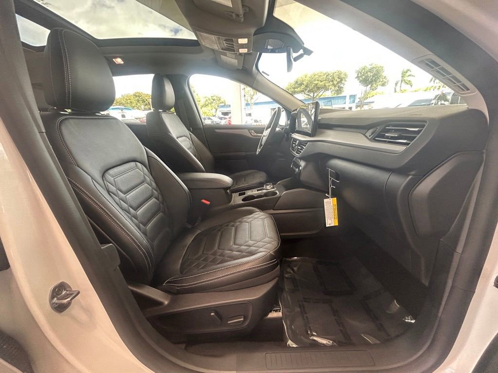 Certified 2024 Ford Escape SE w/ PHEV Premium Package FWD image 26