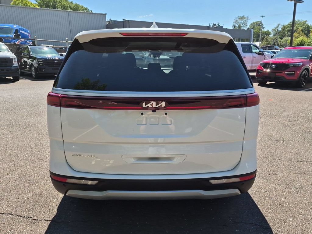 Used 2024 Kia Carnival LX FWD image 9
