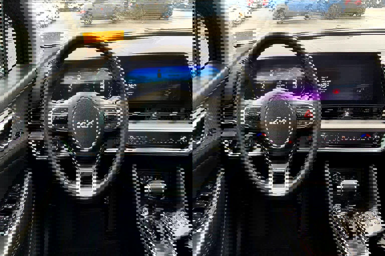 Used 2024 Kia Sportage SX image 6