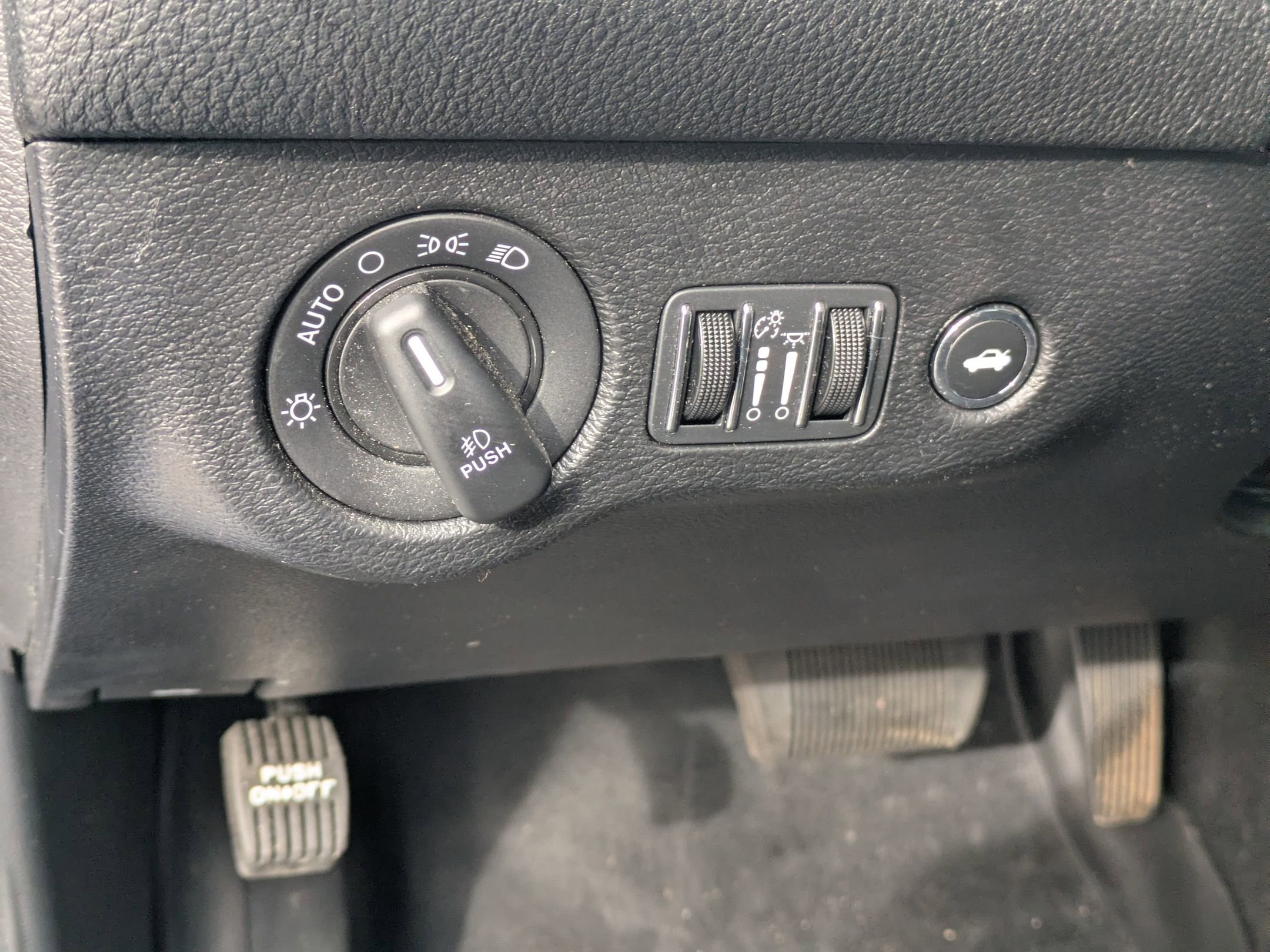 Used 2022 Dodge Challenger SXT w/ Blacktop Package image 14