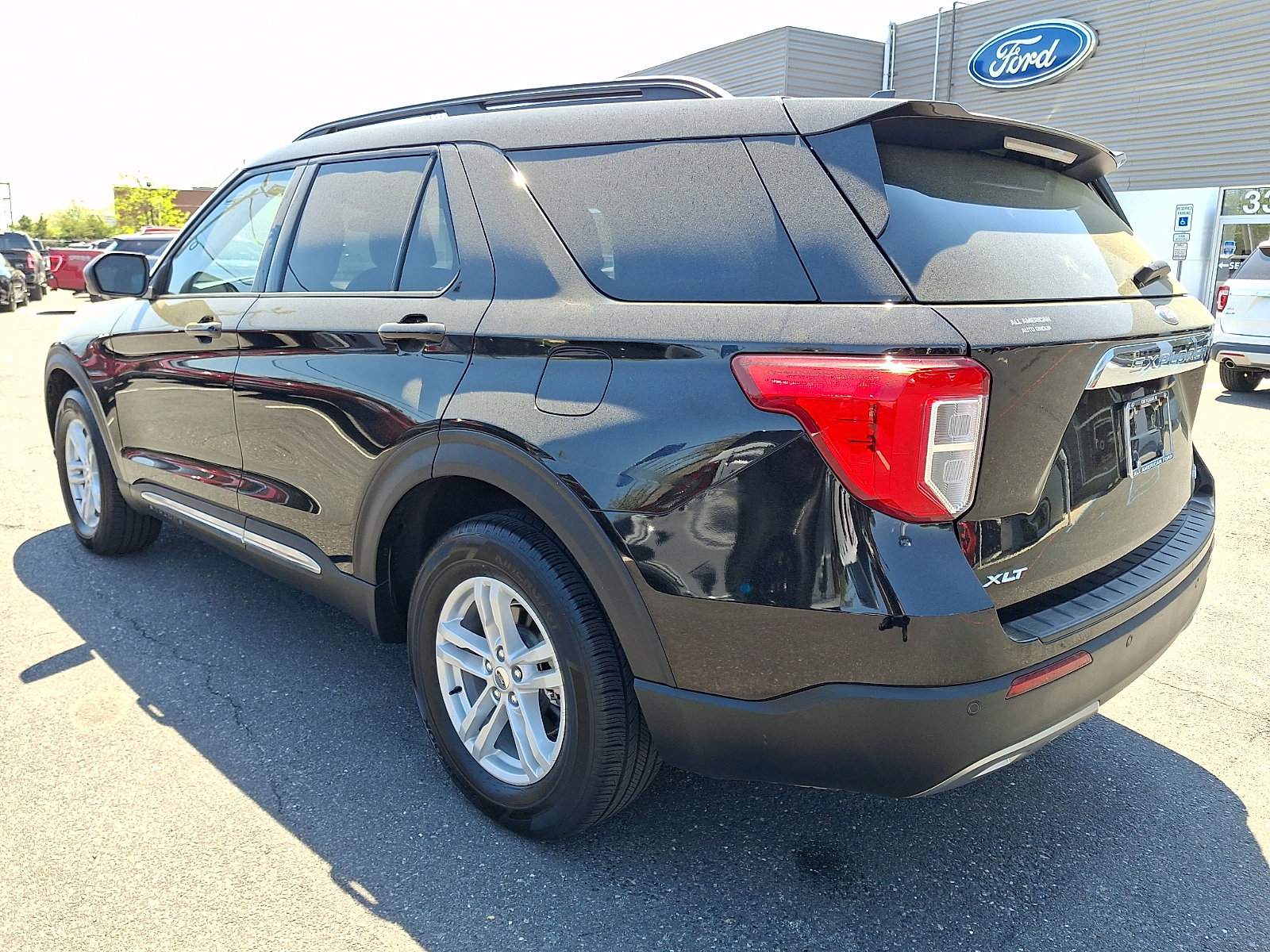 Certified 2024 Ford Explorer XLT w/ Equipment Group 202A AWD/4WD image 7
