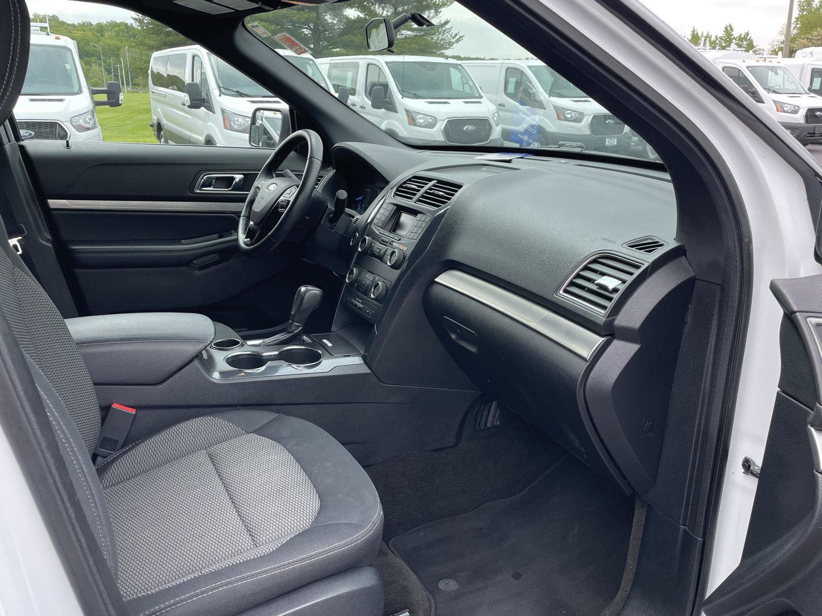 Certified 2018 Ford Explorer XLT FWD image 24