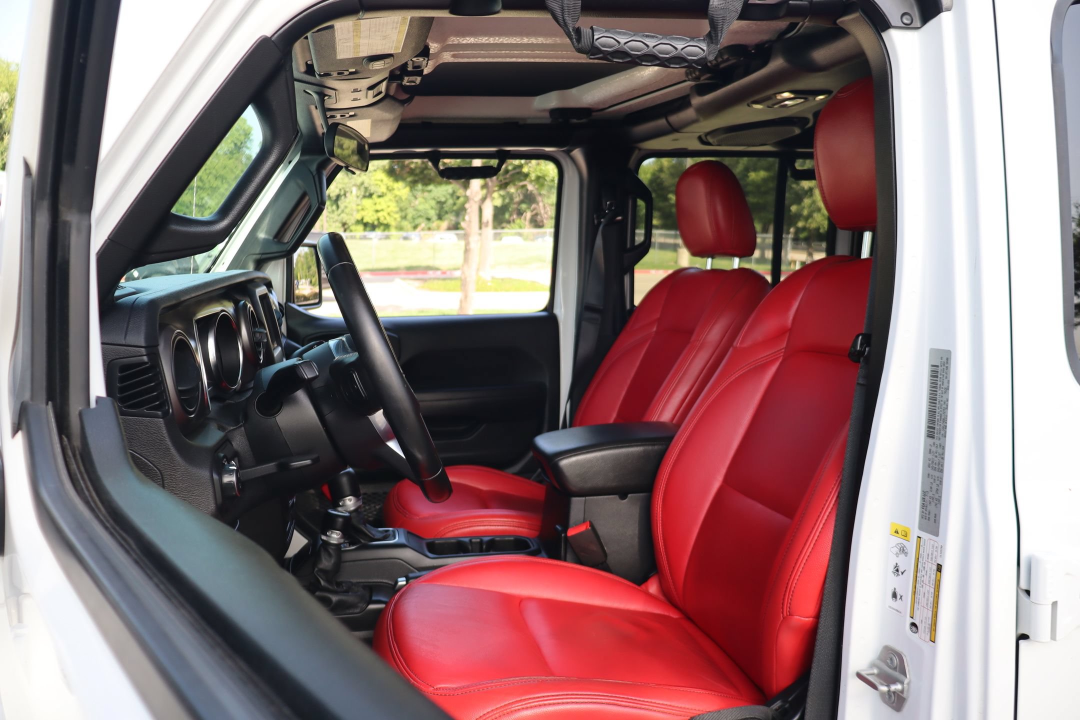 Used 2020 Jeep Gladiator Sport w/ Quick Order Package 24S AWD/4WD image 11