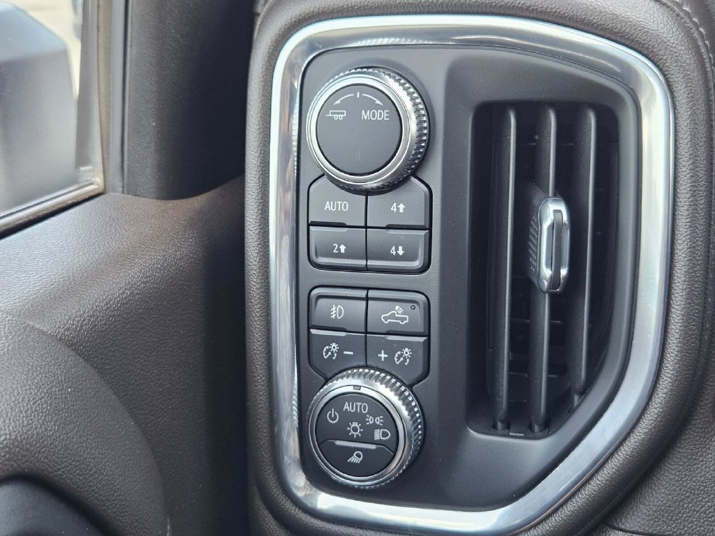 Used 2022 GMC Sierra 3500 Denali w/ Denali Ultimate Package AWD/4WD image 33