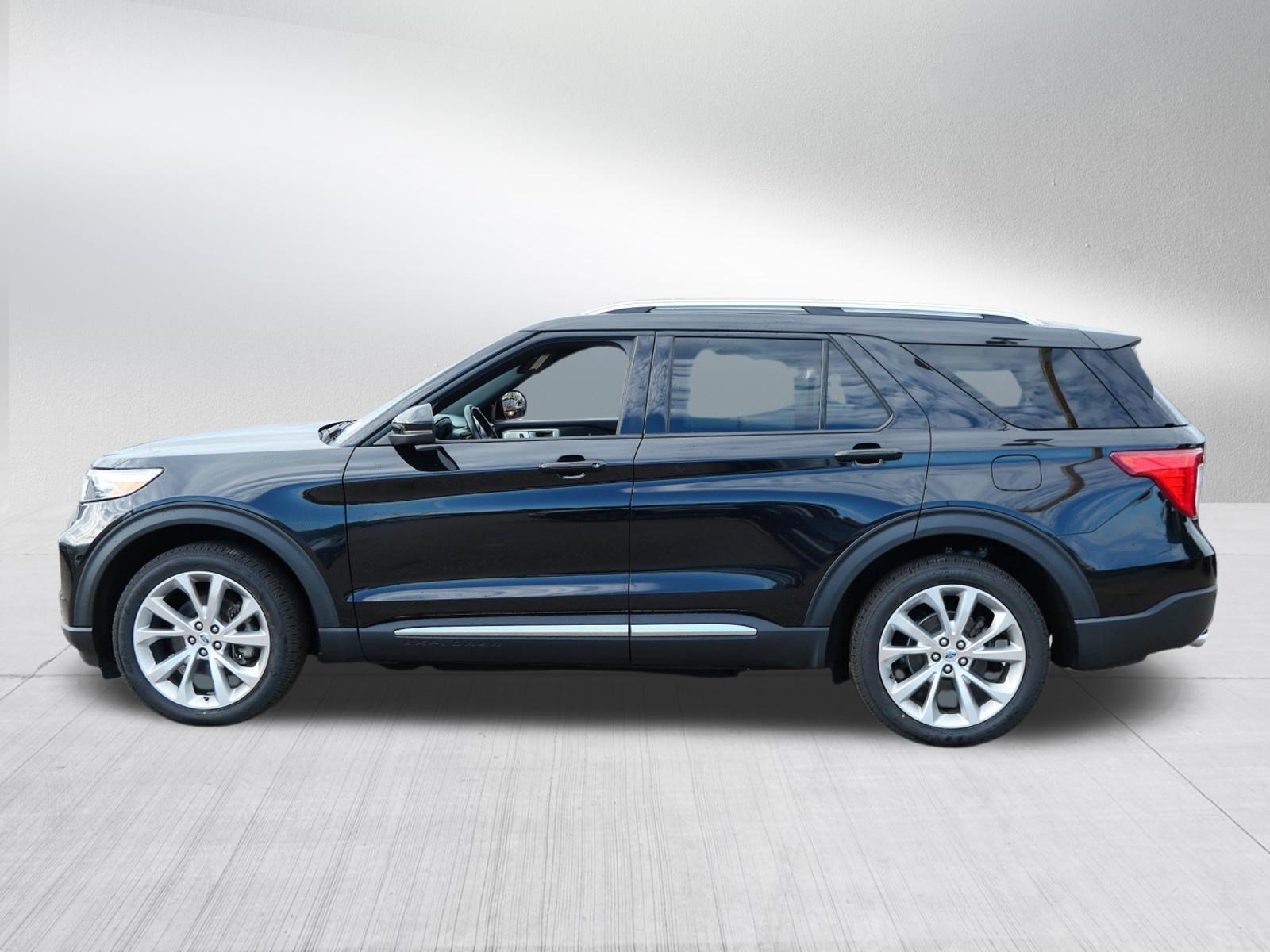 Certified 2022 Ford Explorer Platinum w/ Equipment Group 601A AWD/4WD image 4