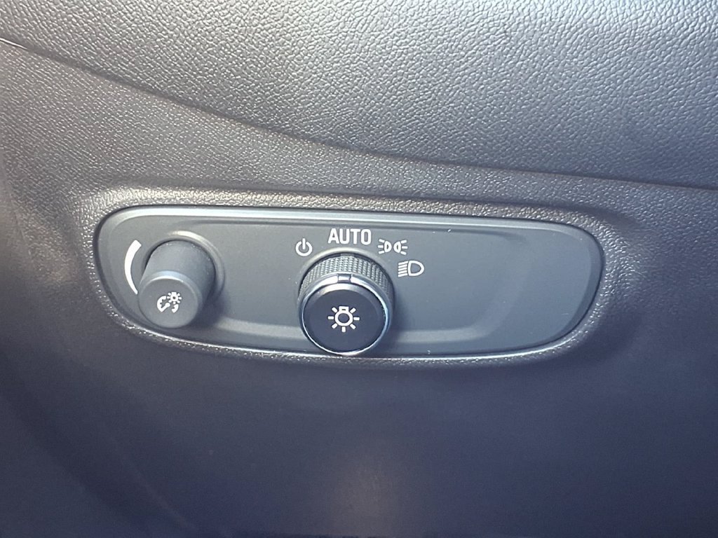 Used 2023 Chevrolet Equinox LT FWD image 30