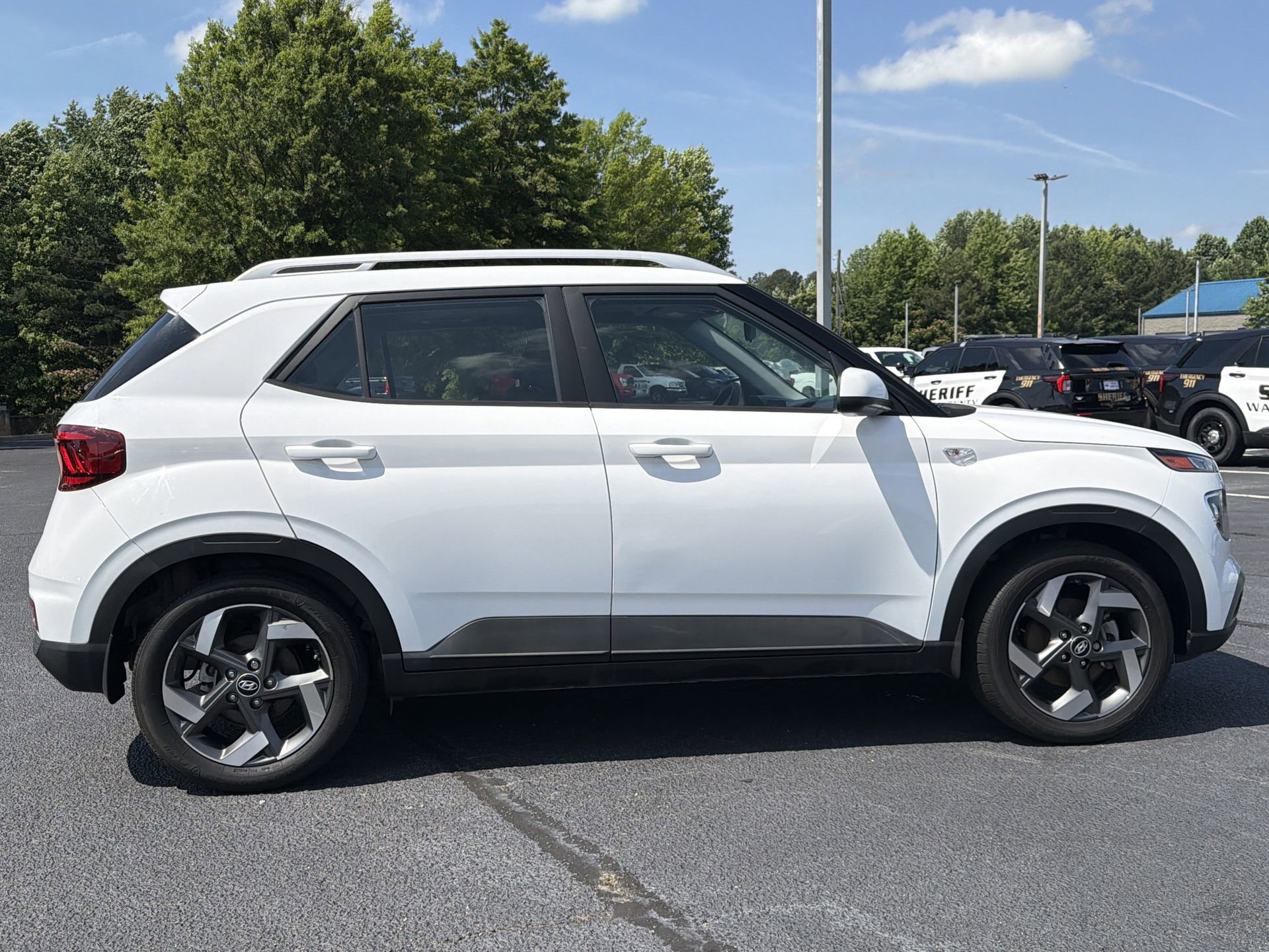 Used 2023 Hyundai Venue SEL FWD image 27