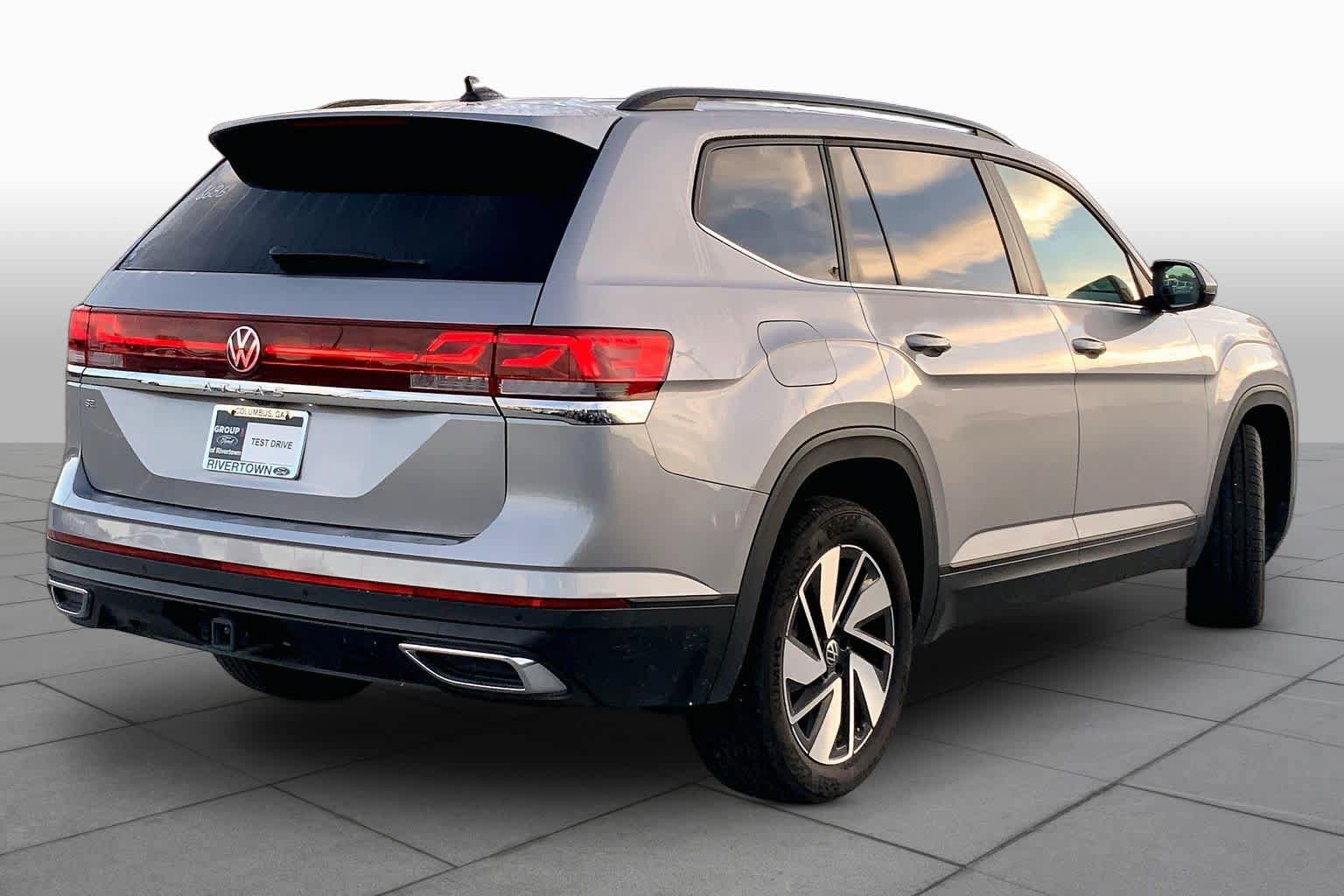 Used 2026 Volkswagen Atlas SE FWD image 11