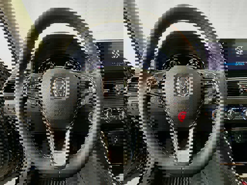 Used 2018 Honda Accord Touring image 16