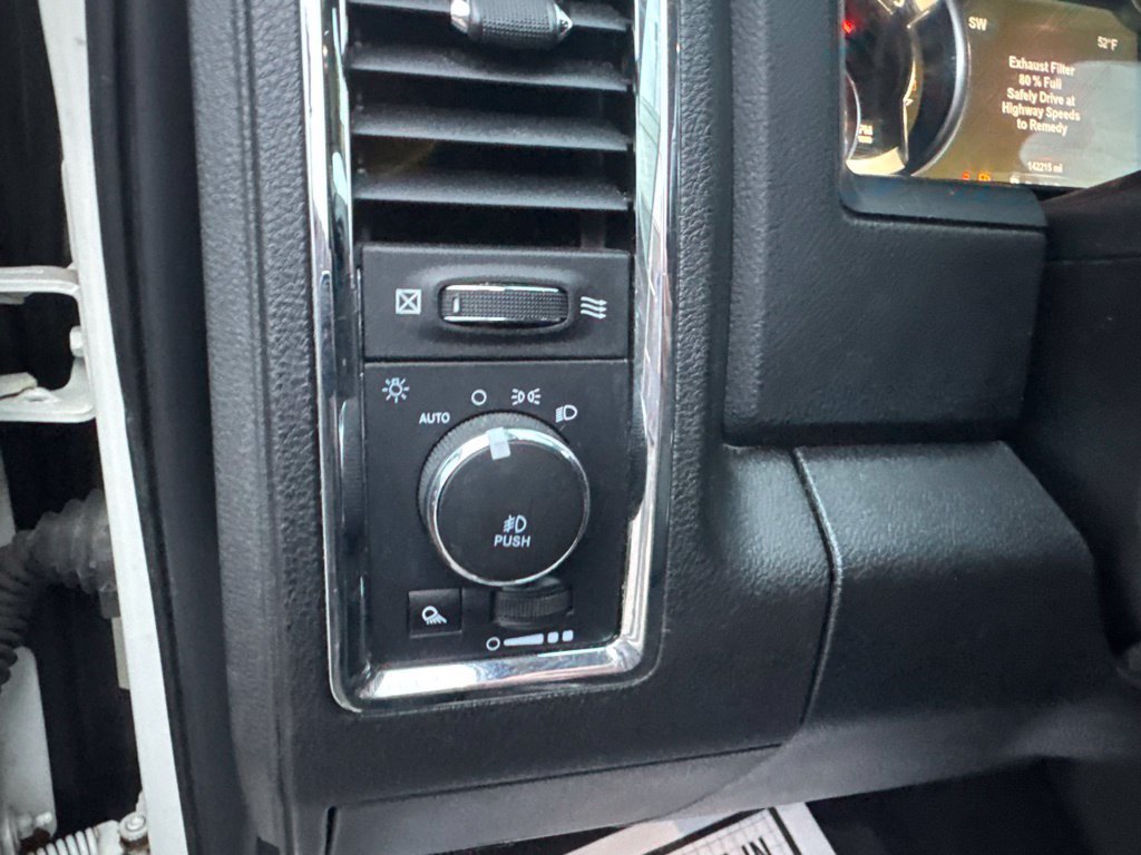 Used 2018 RAM 1500 Laramie w/ Convenience Group AWD/4WD image 13