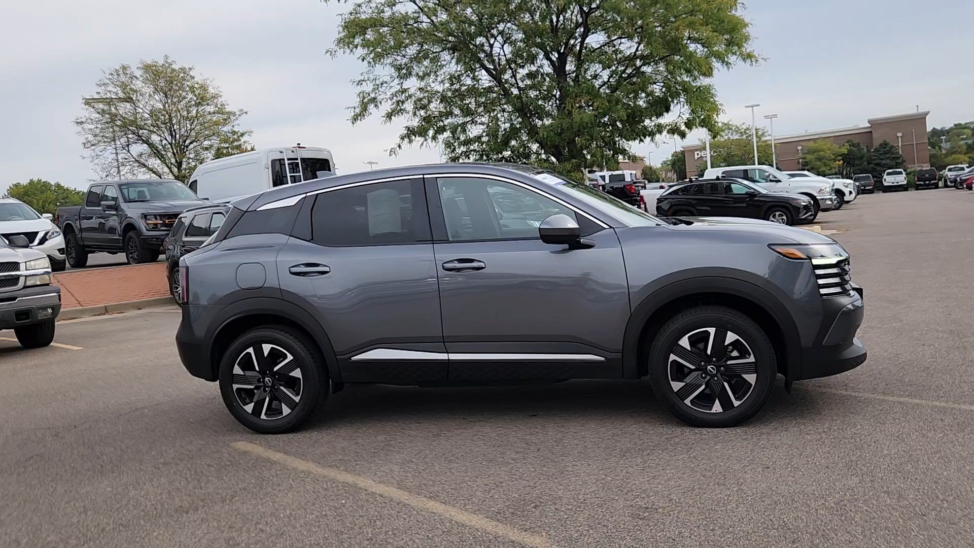 Used 2025 Nissan Kicks SV AWD/4WD image 11