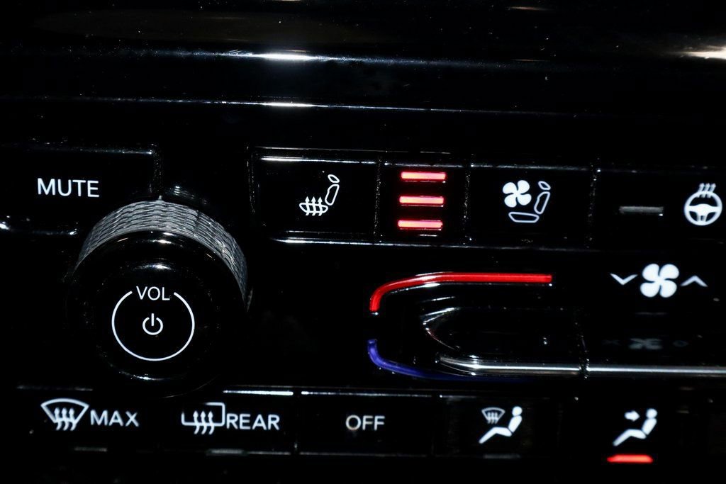 Used 2023 Jeep Grand Cherokee Overland image 12