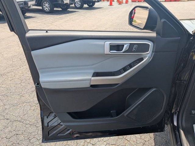 Certified 2021 Ford Explorer XLT w/ Equipment Group 202A AWD/4WD image 13