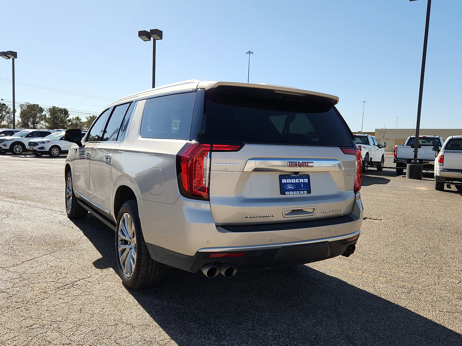 Used 2022 GMC Yukon XL Denali image 3