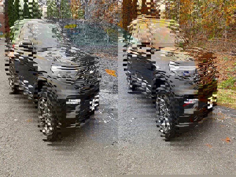 Certified 2022 Ford Explorer XLT w/ Equipment Group 202A image 7