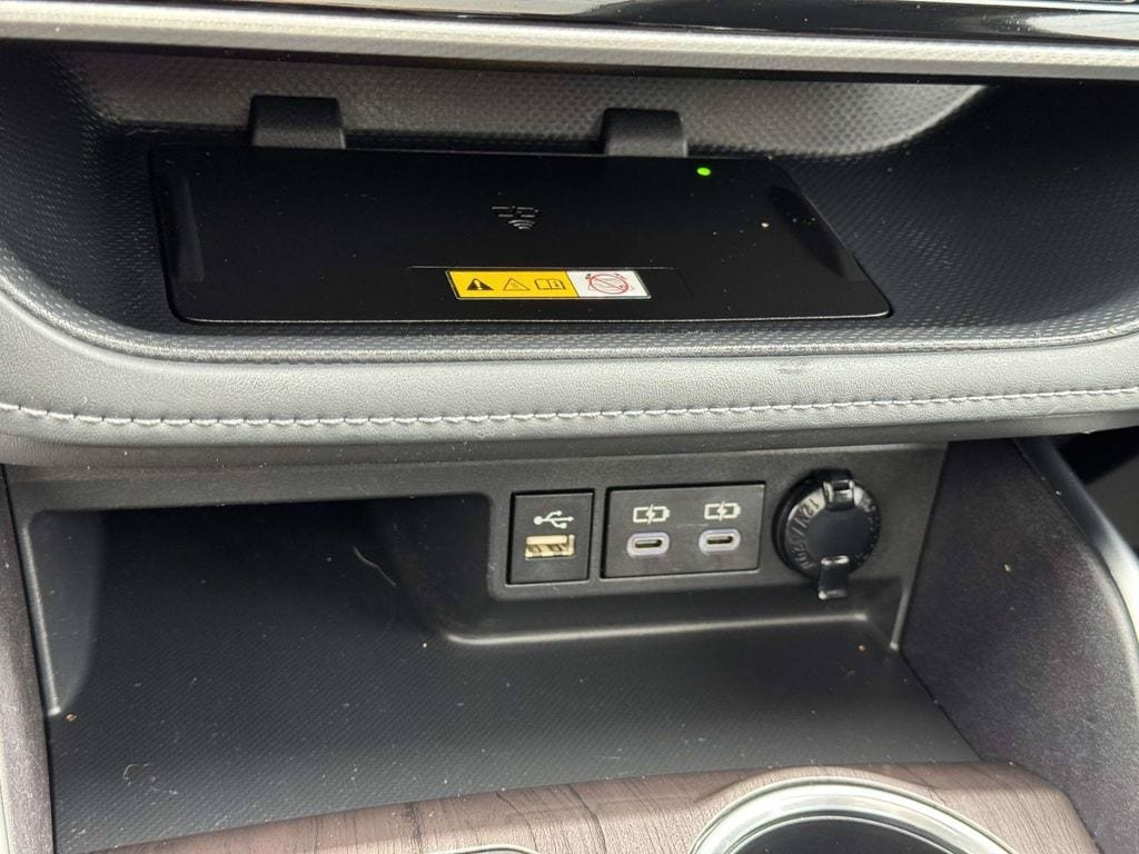 Used 2023 Toyota Highlander Platinum AWD/4WD image 9