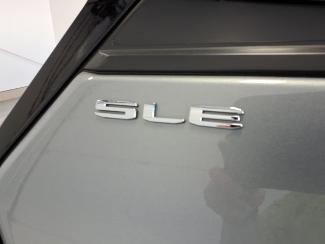 Used 2024 GMC Terrain SLE w/ Driver Convenience Package FWD image 11