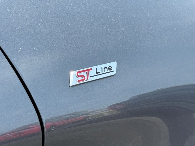 Certified 2025 Ford Explorer ST-Line w/ ST-Line Street Pack image 9