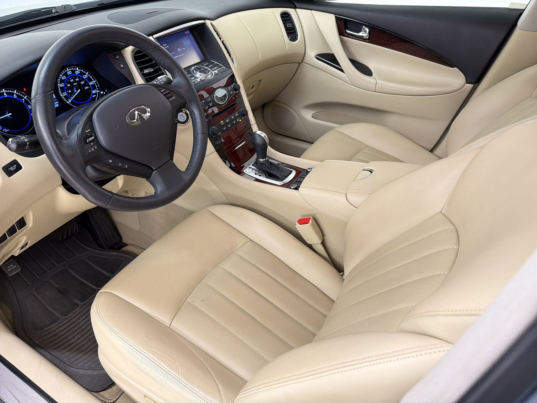 Used 2017 INFINITI QX50 2WD w/ Premium Plus Package image 4