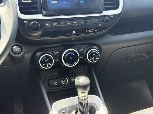 Used 2024 Hyundai Venue Limited FWD image 16