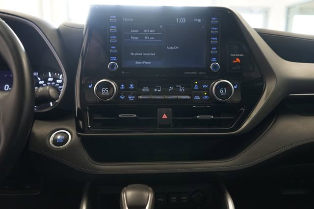 Used 2021 Toyota Highlander XLE AWD/4WD image 23