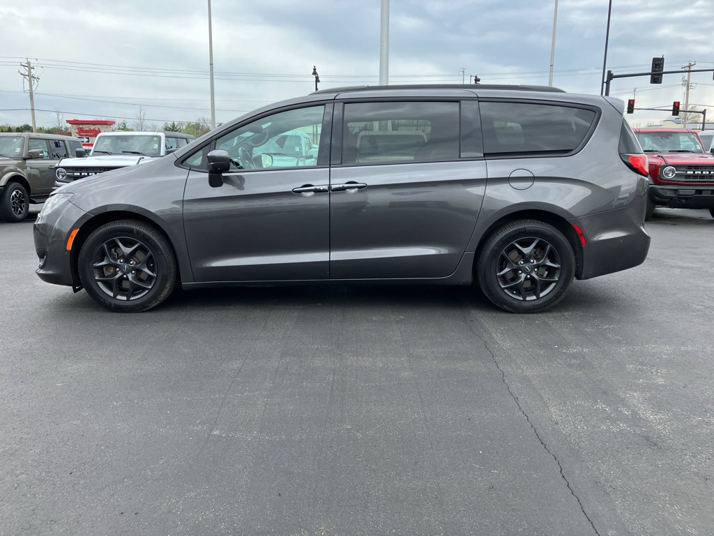 Used 2020 Chrysler Pacifica Touring-L Plus image 2