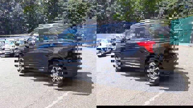 Certified 2022 Ford Explorer XLT w/ Equipment Group 202A image 5