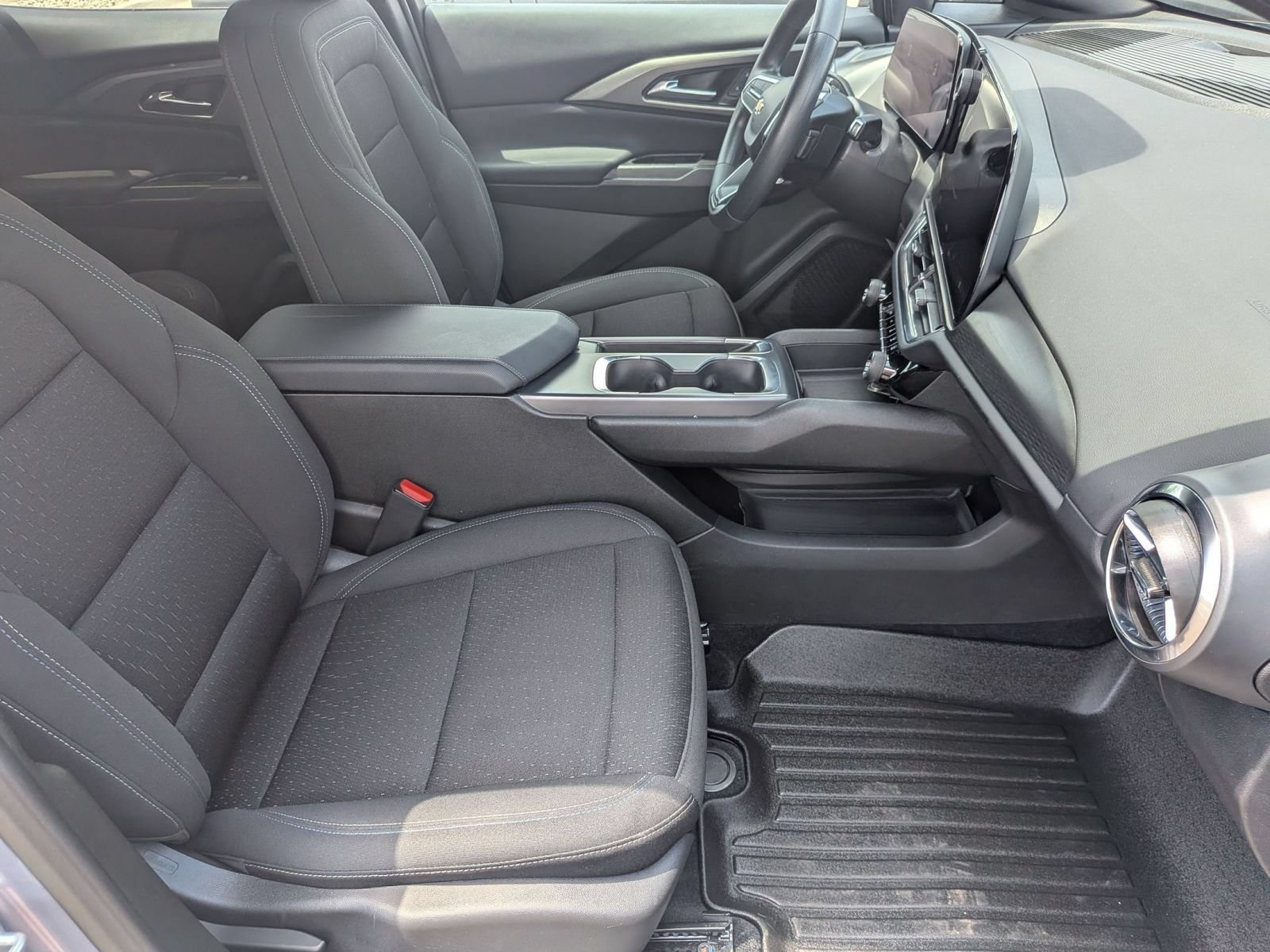 Used 2025 Chevrolet Equinox EV LT FWD image 30