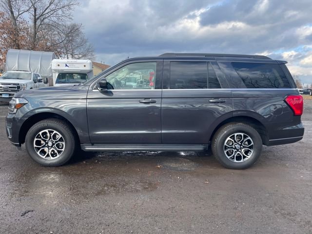 Certified 2024 Ford Expedition XLT image 4