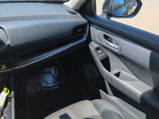 Used 2025 Nissan Rogue SV image 21