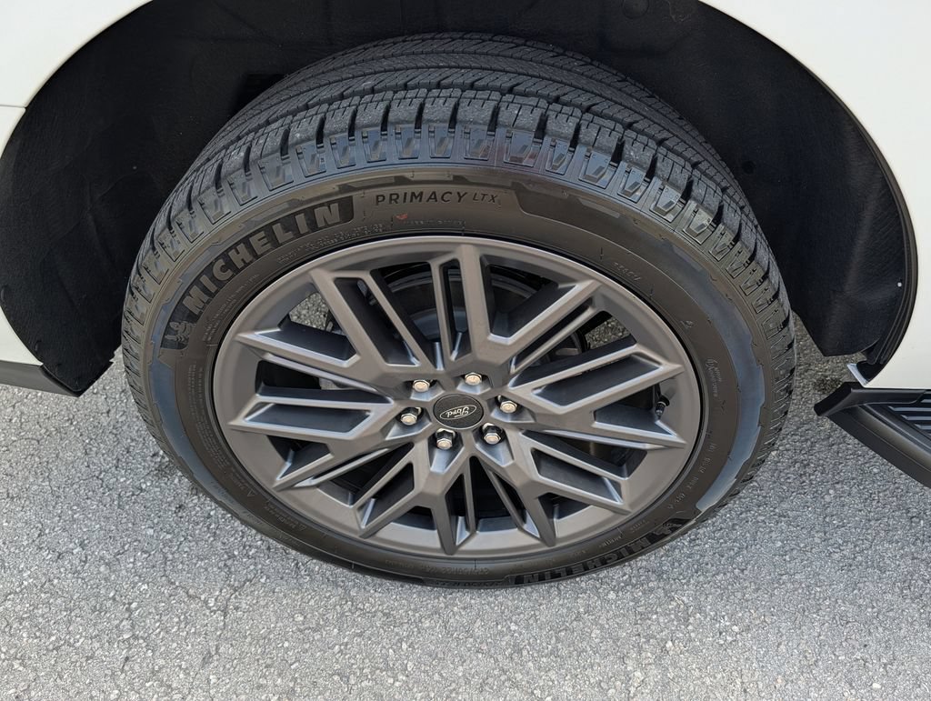 Certified 2026 Ford Expedition Platinum w/ Stealth Appearance Package AWD/4WD image 36