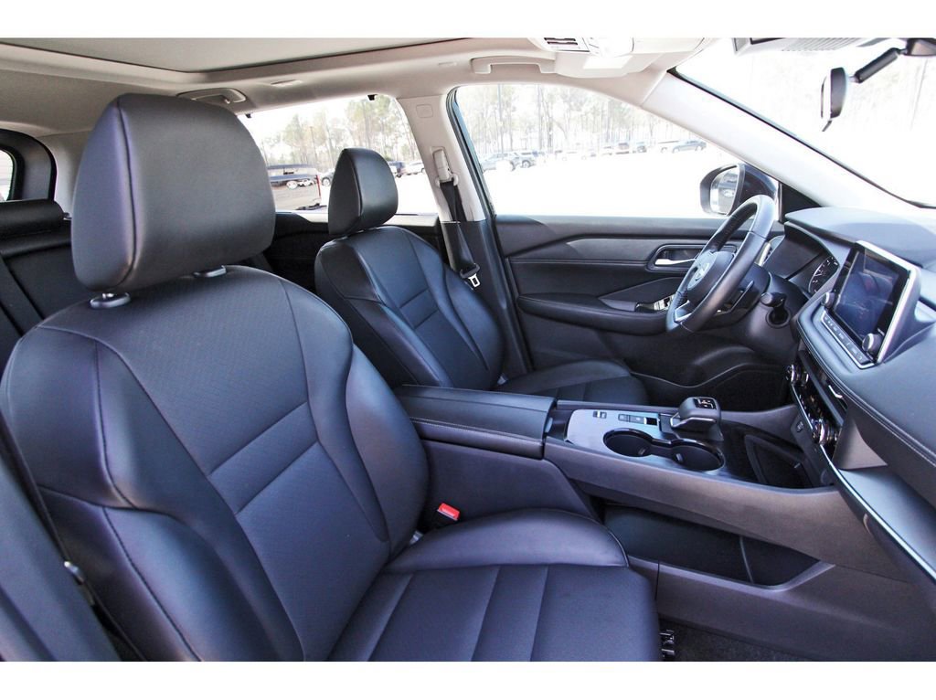 Used 2024 Nissan Rogue SV w/ SV Premium Package image 26