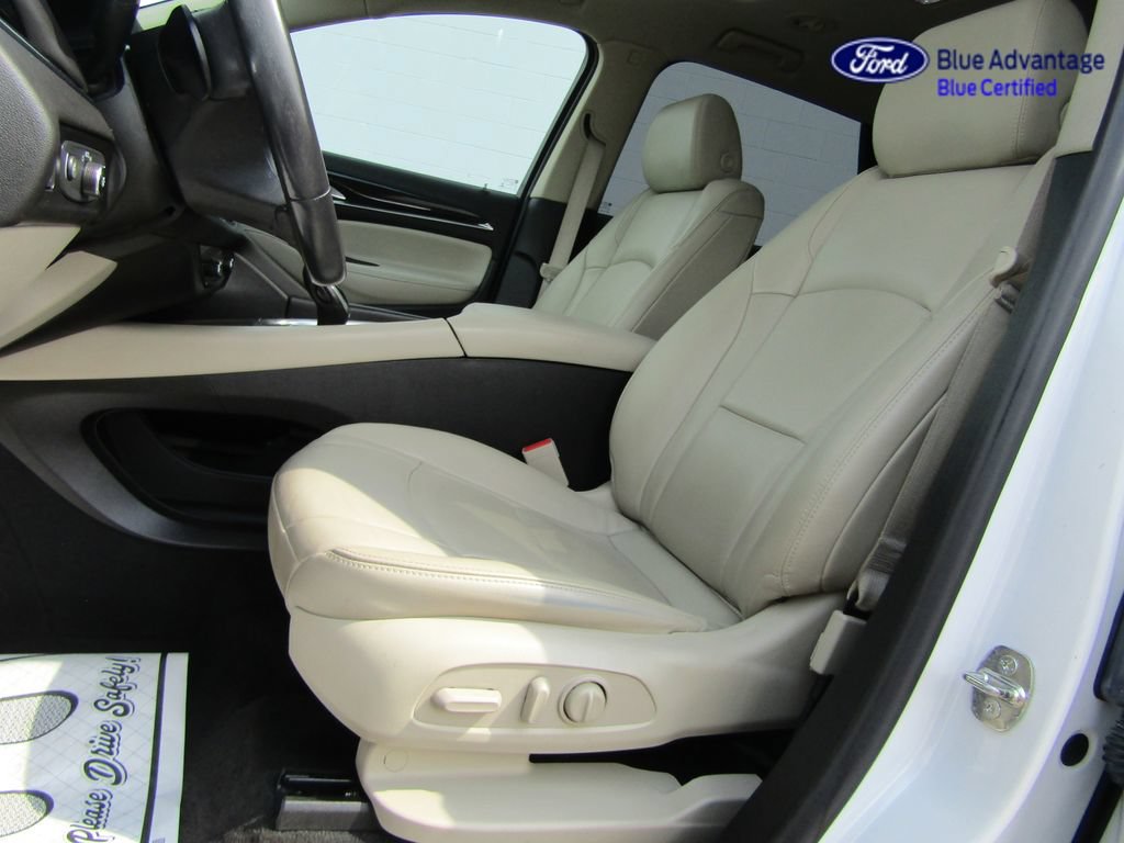 Used 2019 Buick Enclave Essence w/ LPO, Hit The Road Package AWD/4WD image 3