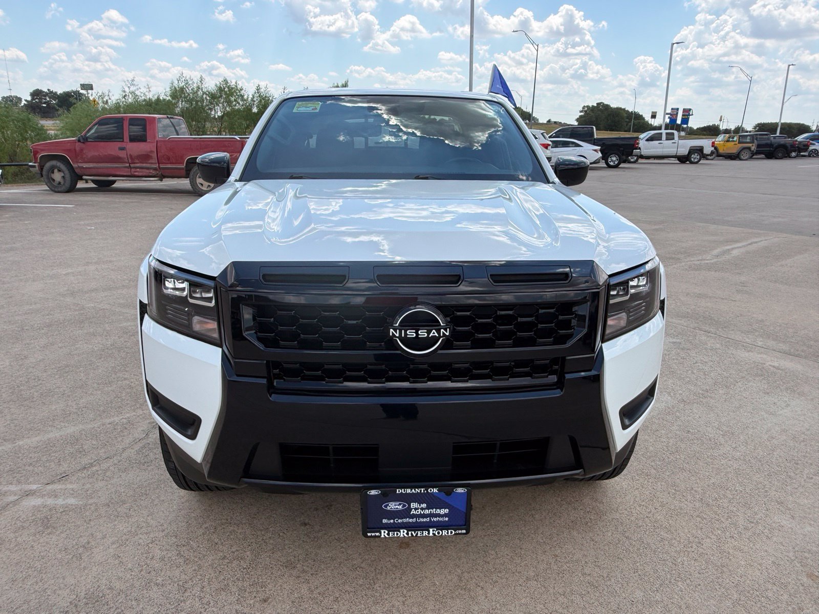 Used 2026 Nissan Frontier SV w/ Tow Package RWD image 2
