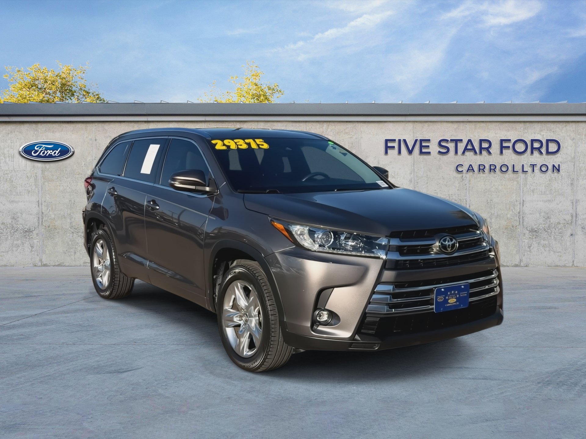 Used 2019 Toyota Highlander Limited FWD image 2